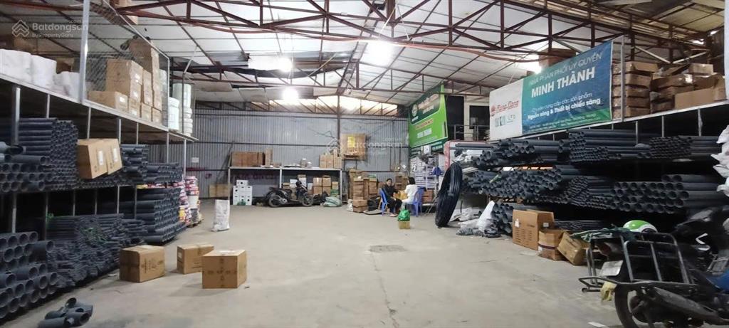 Cho thuê kho đường hữu hưng, nam từ liêm. dt 450m, cao 6m, có điện 3fa, xe công đỗ cửa. giá 25tr/th