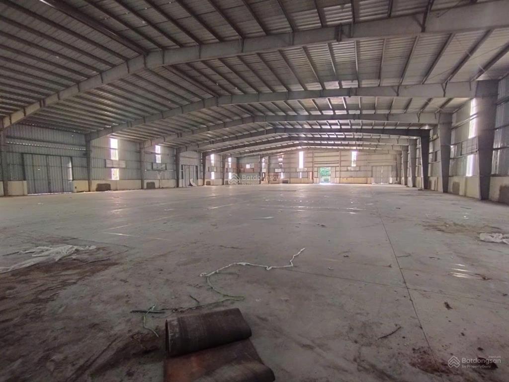 Cho thuê kho km8 đại lộ thăng long, hoài đức. dt 1300m2, cao 9m, xe công đỗ cửa. giá 65 nghìn/m2