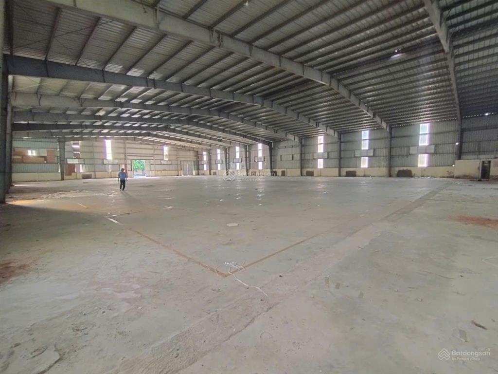 Cho thuê kho km8 đại lộ thăng long, hoài đức. dt 1300m2, cao 9m, xe công đỗ cửa. giá 65 nghìn/m2
