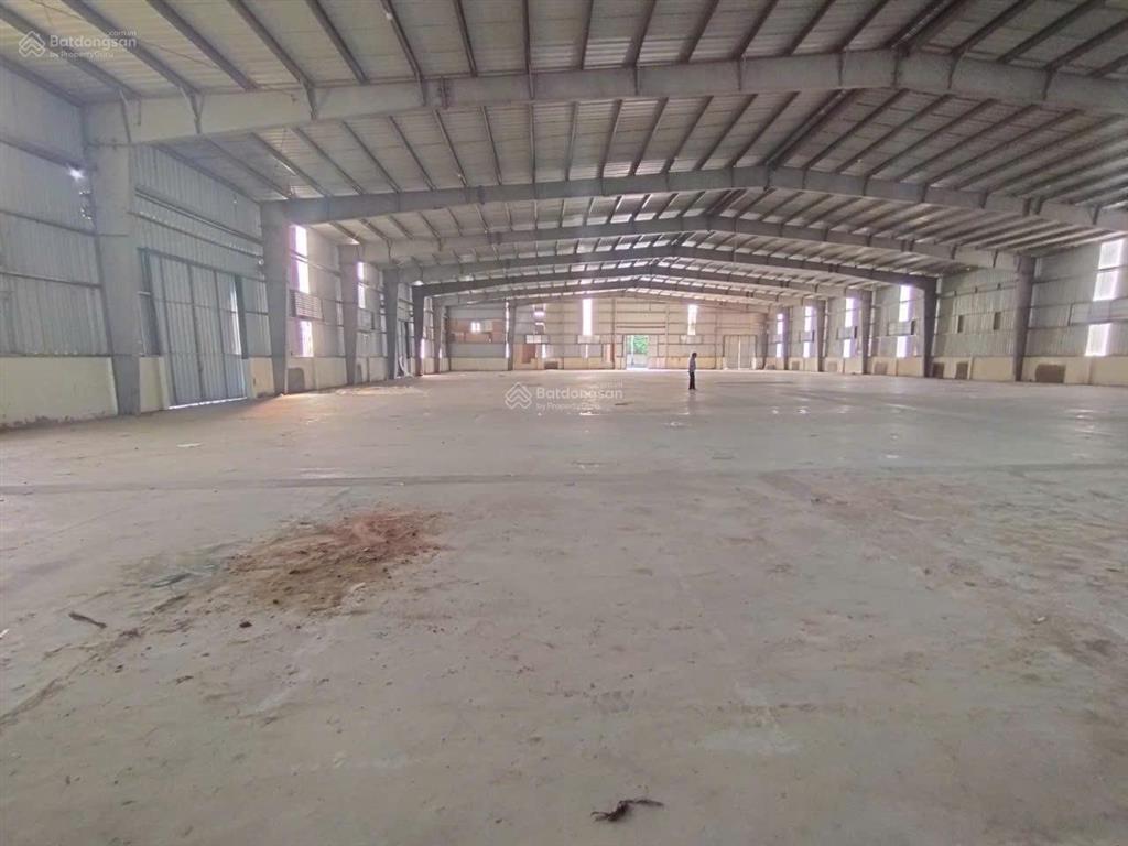 Cho thuê kho km8 đại lộ thăng long, hoài đức. dt 1300m2, cao 9m, xe công đỗ cửa. giá 65 nghìn/m2