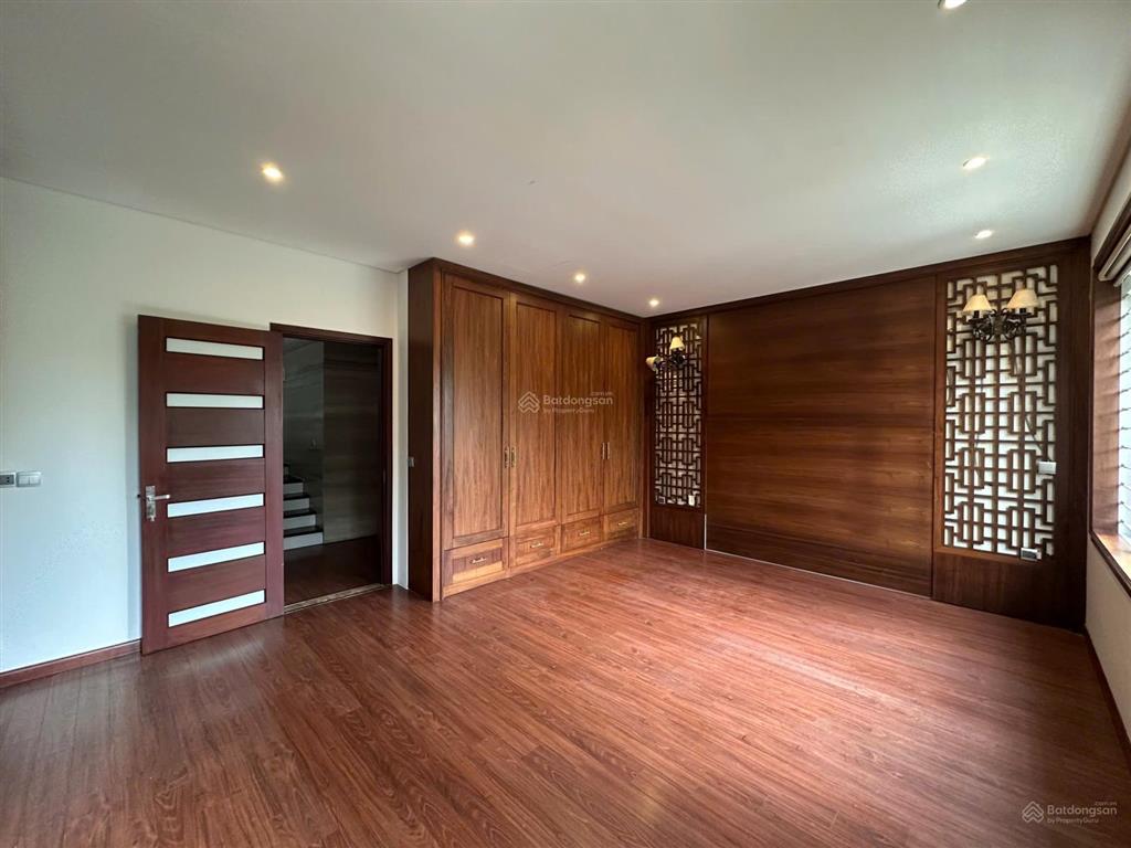 Cho thuê bt kđt thành phố giao lưu, bắc từ liêm. dt 220m, 4 tầng, 1 hầm, có thang máy. giá 55tr/th