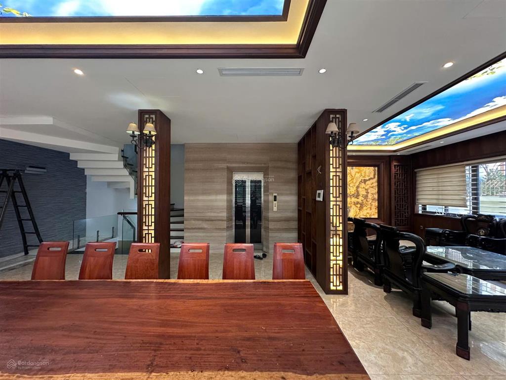 Cho thuê bt kđt thành phố giao lưu, bắc từ liêm. dt 220m, 4 tầng, 1 hầm, có thang máy. giá 55tr/th