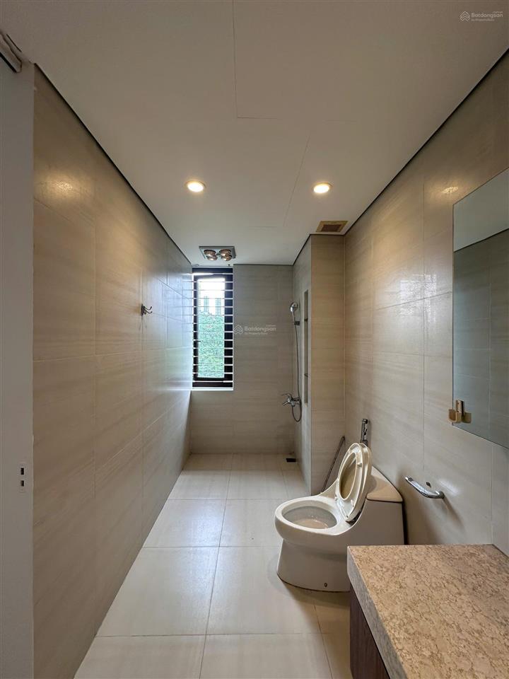 Cho thuê bt kđt thành phố giao lưu, bắc từ liêm. dt 220m, 4 tầng, 1 hầm, có thang máy. giá 55tr/th