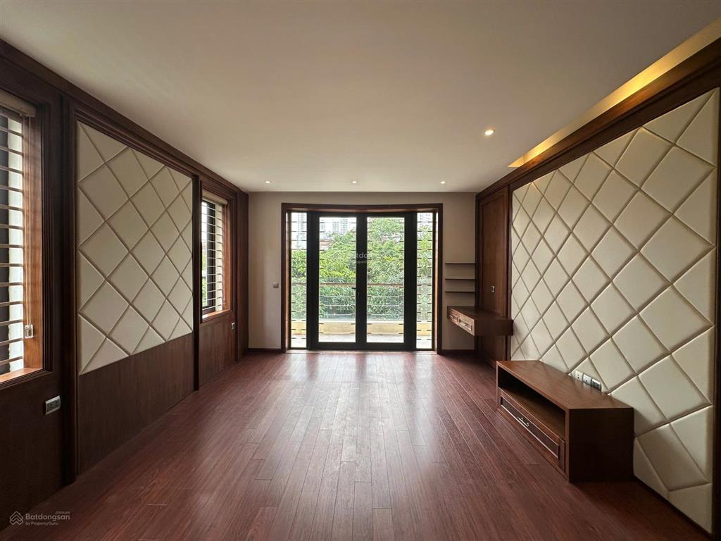 Cho thuê bt kđt thành phố giao lưu, bắc từ liêm. dt 220m, 4 tầng, 1 hầm, có thang máy. giá 55tr/th