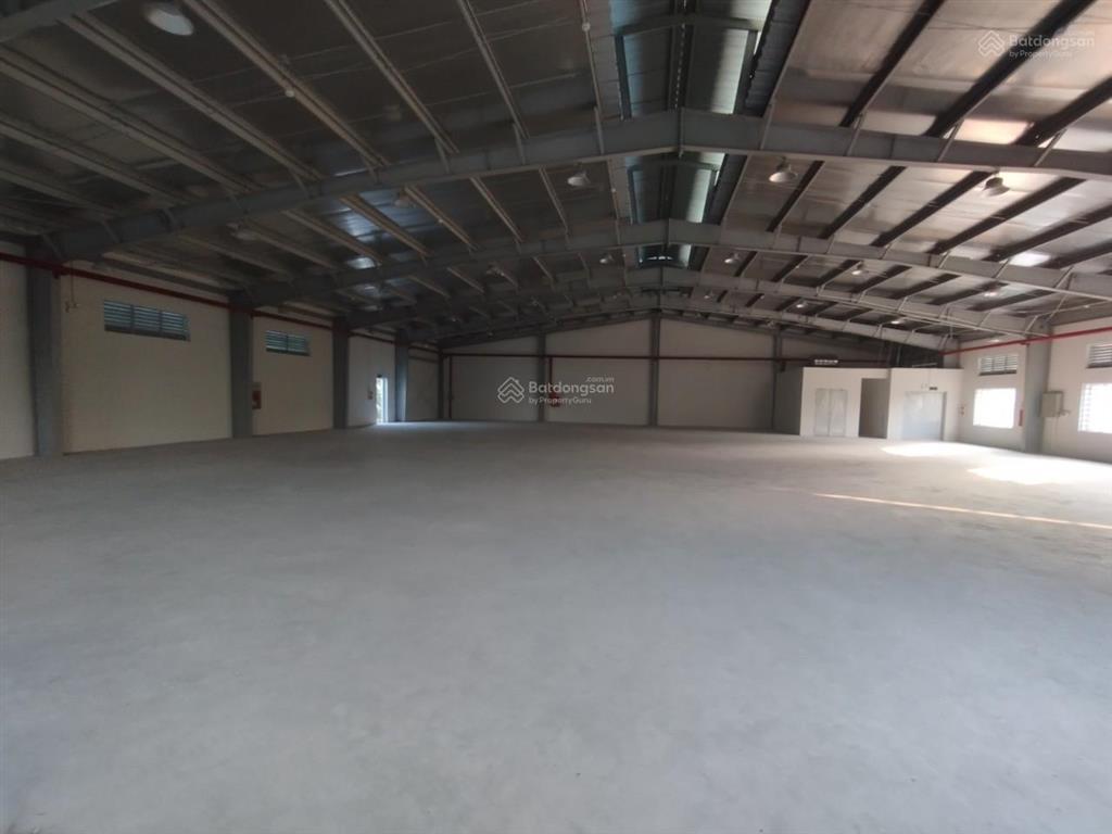 Cho thuê kho cụm cn từ liêm, từ liêm. dt 1300m2, 2t. có pccc tự động, công đỗ cửa. giá 120k/m2/th