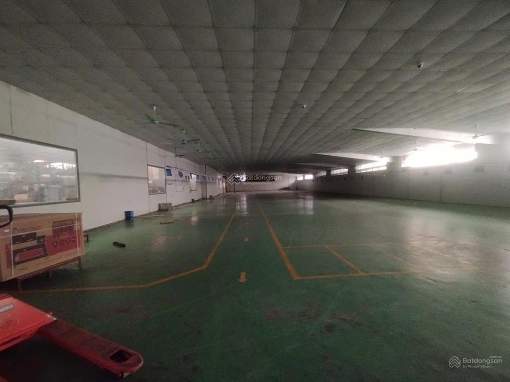 Cho thuê kho cụm cn từ liêm, từ liêm. dt 1300m2, 2t. có pccc tự động, công đỗ cửa. giá 120k/m2/th