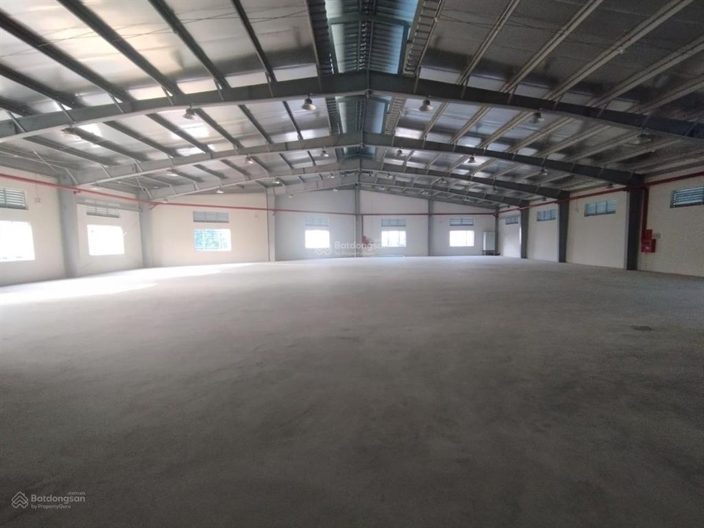 Cho thuê kho cụm cn từ liêm, từ liêm. dt 1300m2, 2t. có pccc tự động, công đỗ cửa. giá 120k/m2/th