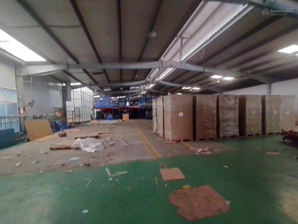 Cho thuê kho cụm cn từ liêm, từ liêm. dt 1300m2, 2t. có pccc tự động, công đỗ cửa. giá 120k/m2/th