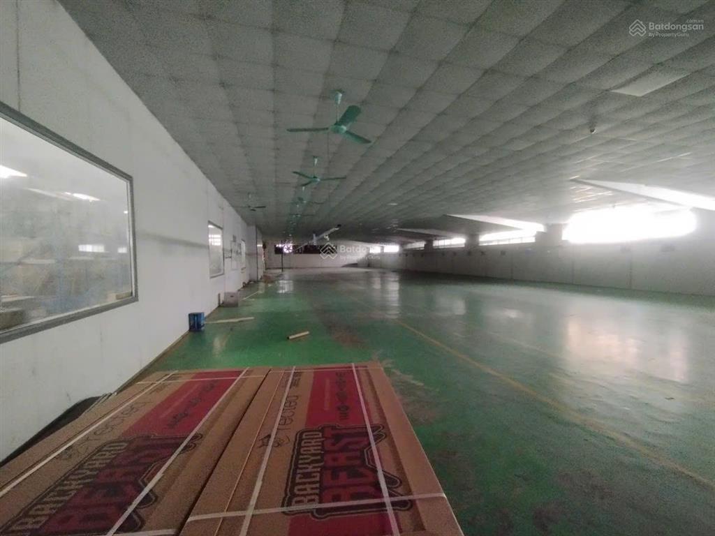 Cho thuê kho cụm cn từ liêm, từ liêm. dt 1300m2, 2t. có pccc tự động, công đỗ cửa. giá 120k/m2/th