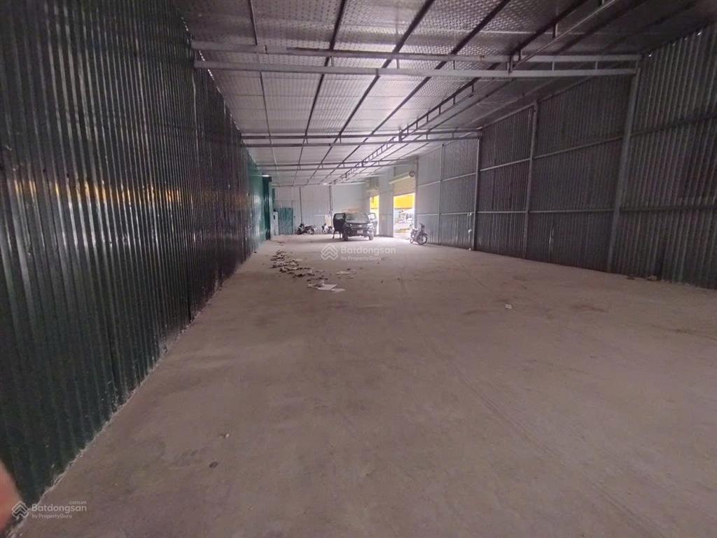 Cho thuê kho đường sài đồng, long biên dt 450m2. khung thép, mái tôn, xe công đỗ cửa. giá 45tr/th