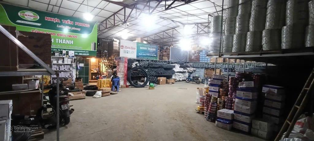 Cho thuê kho đường hữu hưng, nam từ liêm. dt 450m, cao 6m, có điện 3fa, xe công đỗ cửa. giá 25tr/th