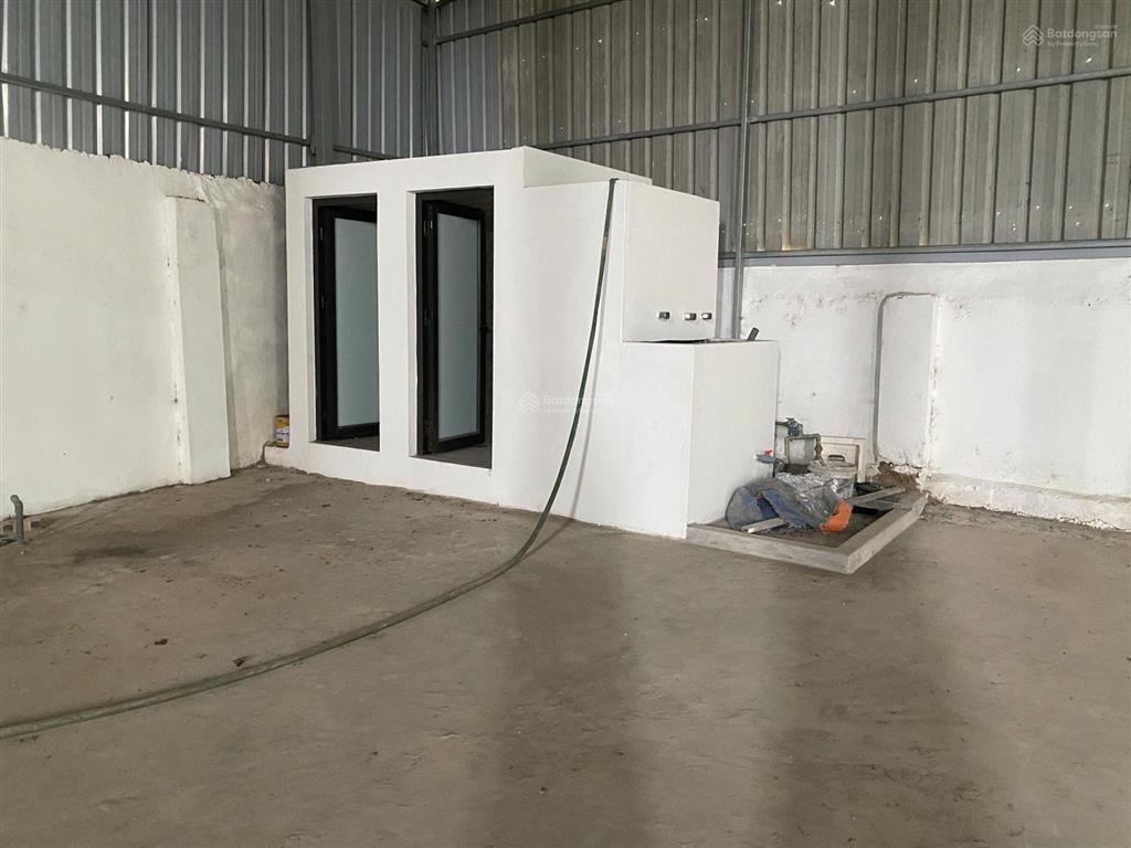 Cho thuê kho tại nam hà, phúc thọ, hn. dt 1000m khung thép zamin cao 10m, có điện 3fa. giá 50tr/th