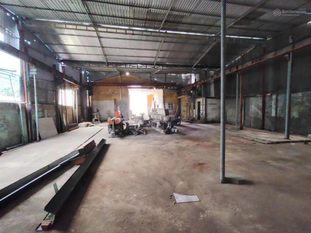 Cho thuê kho xã đông la, an khánh, hn. dt 600m, cao 6m có điện 3fa xe công đỗ cửa. giá 40tr/th
