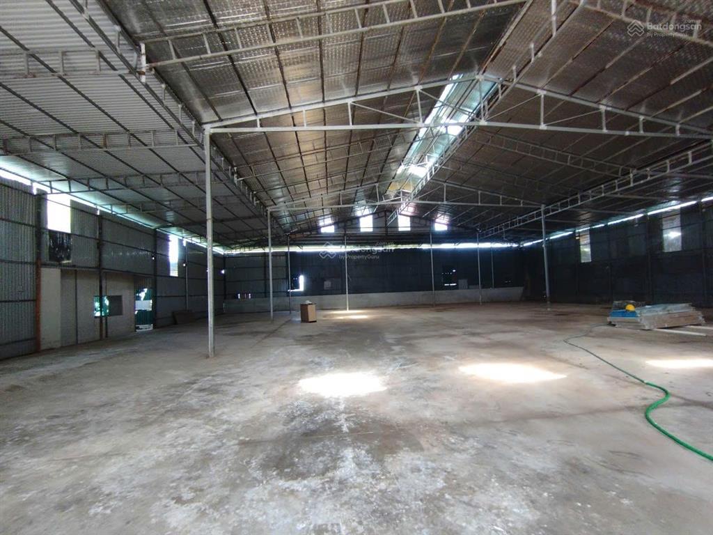 Cho thuê kho km14 đại lộ thăng long, vân côn. dt 700m2, cao 8m, có điện 3fa, nước sạch. giá 40k/m2