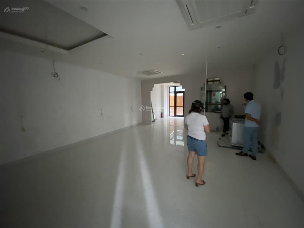 Cho thuê nhà mặt phố hàm nghi, nam từ liêm, hn. dt 100m2, 5 tầng, thông sàn có thang máy. giá 75tr