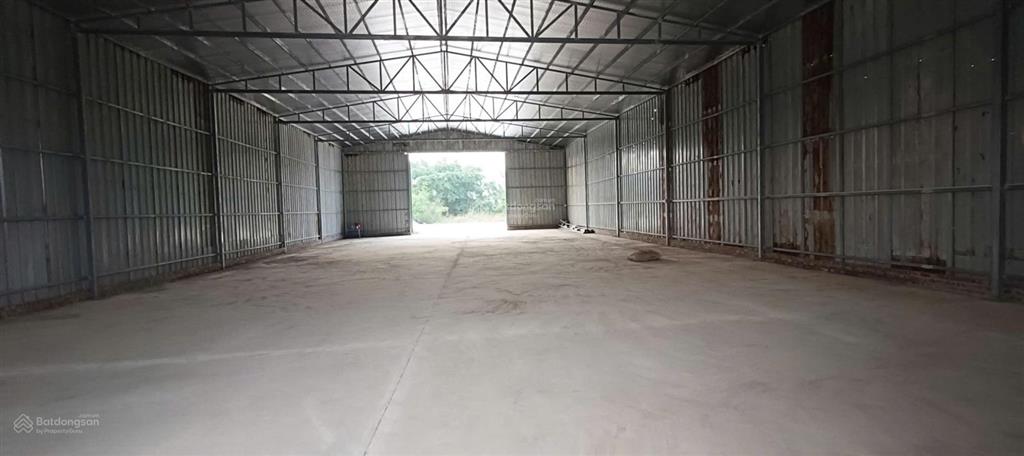 Cho thuê kho đường đại thanh, thanh trì. dt 300m2, cao 8m, mái trống nóng, xe công đỗ cửa. 65k/m2