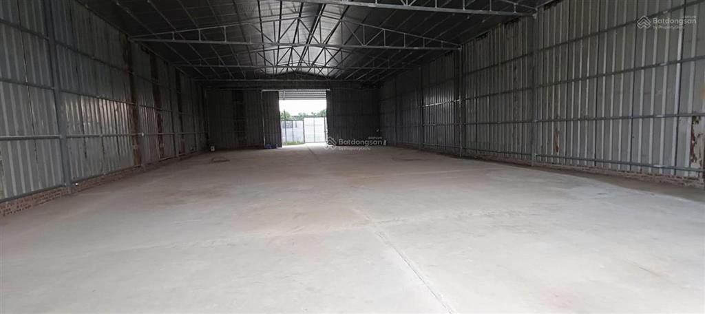 Cho thuê kho đường đại thanh, thanh trì. dt 300m2, cao 8m, mái trống nóng, xe công đỗ cửa. 65k/m2