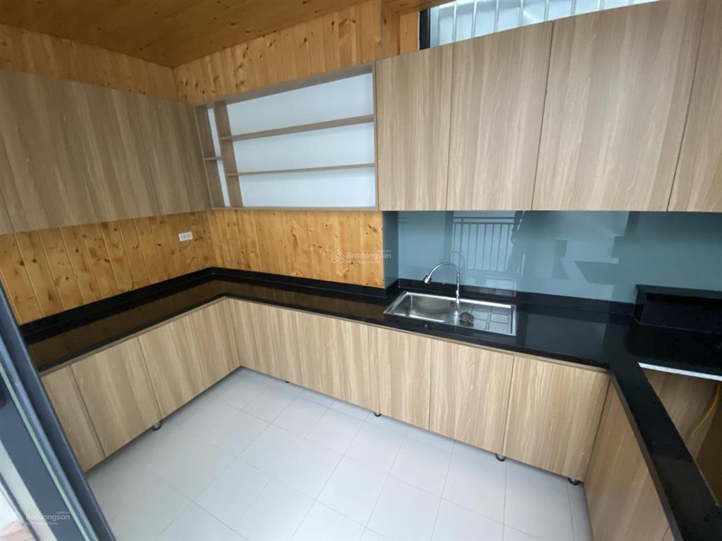 Cho thuê nhà mặt phố hàm nghi, nam từ liêm, hn. dt 100m2, 5 tầng, thông sàn có thang máy. giá 75tr
