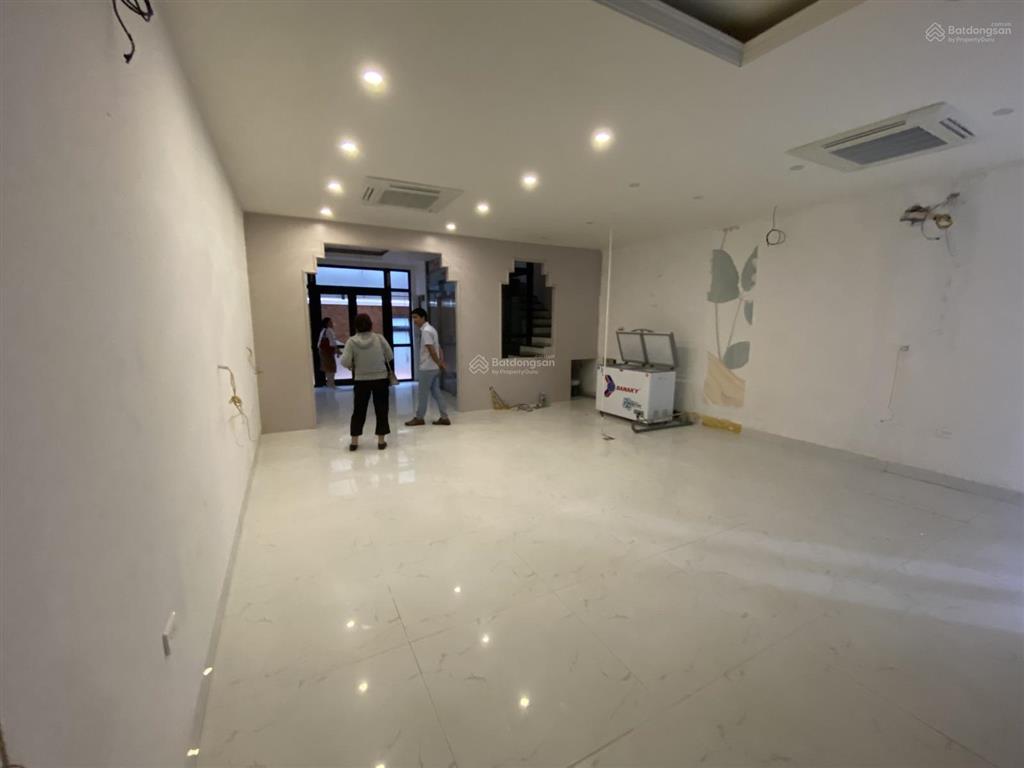 Cho thuê nhà mặt phố hàm nghi, nam từ liêm, hn. dt 100m2, 5 tầng, thông sàn có thang máy. giá 75tr