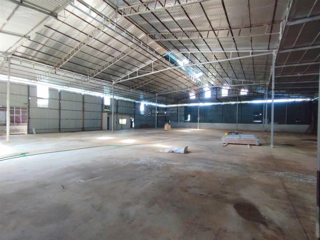 Cho thuê kho km14 đại lộ thăng long, vân côn. dt 700m2, cao 8m, có điện 3fa, nước sạch. giá 40k/m2