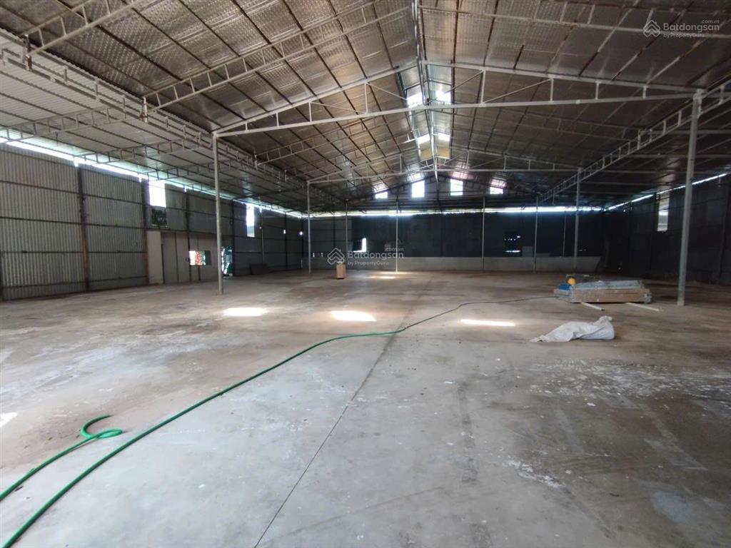 Cho thuê kho km14 đại lộ thăng long, vân côn. dt 700m2, cao 8m, có điện 3fa, nước sạch. giá 40k/m2