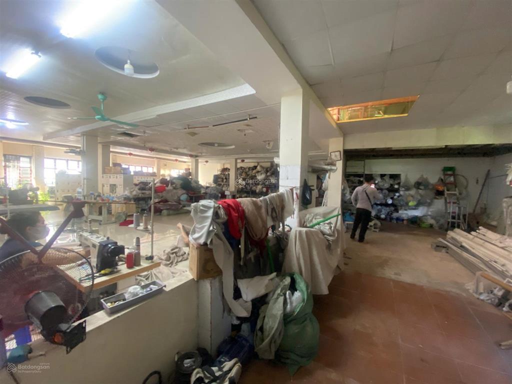 Cho thuê kho đường lê văn lương, thanh xuân, hn. dt 320m, mt 21m có điện 3fa, nước sạch giá 40tr/th