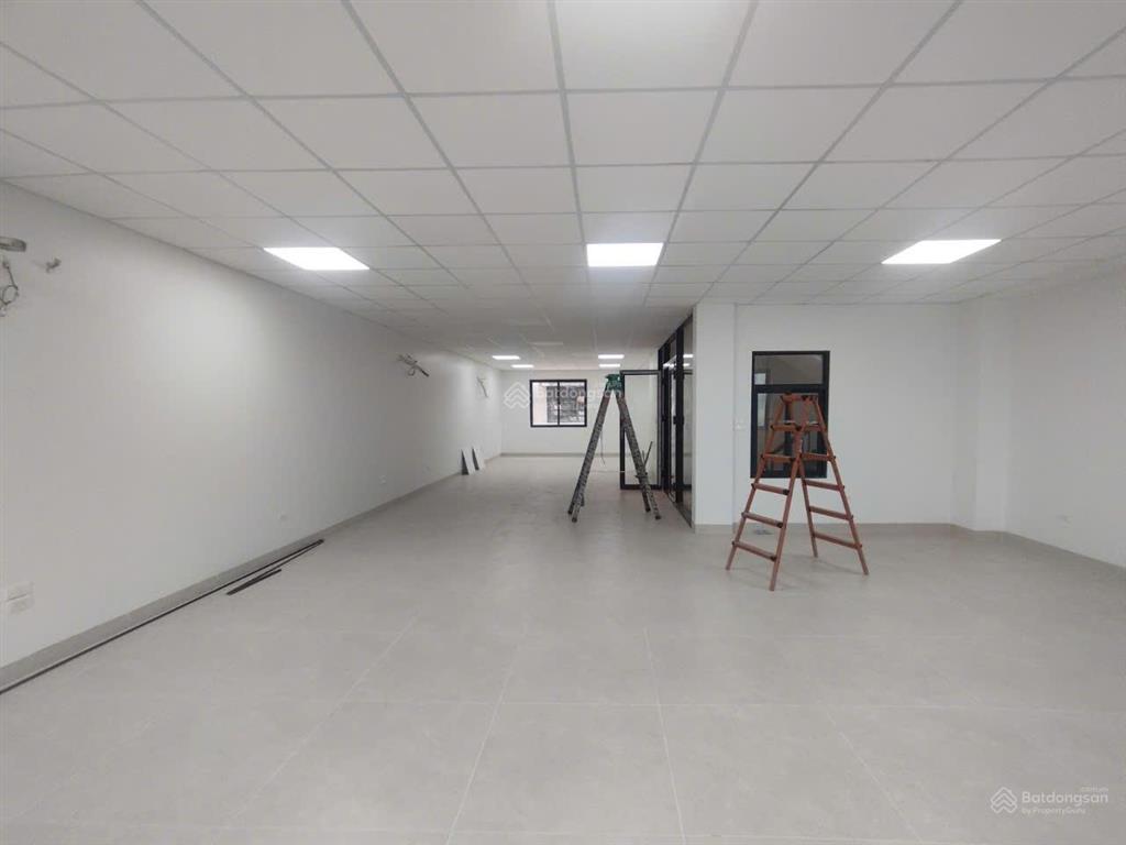 Cho thuê nhà kđt geleximco lê trọng, dương nội. dt 200m2, 4 tầng, thông sàn có thang máy. giá 55tr