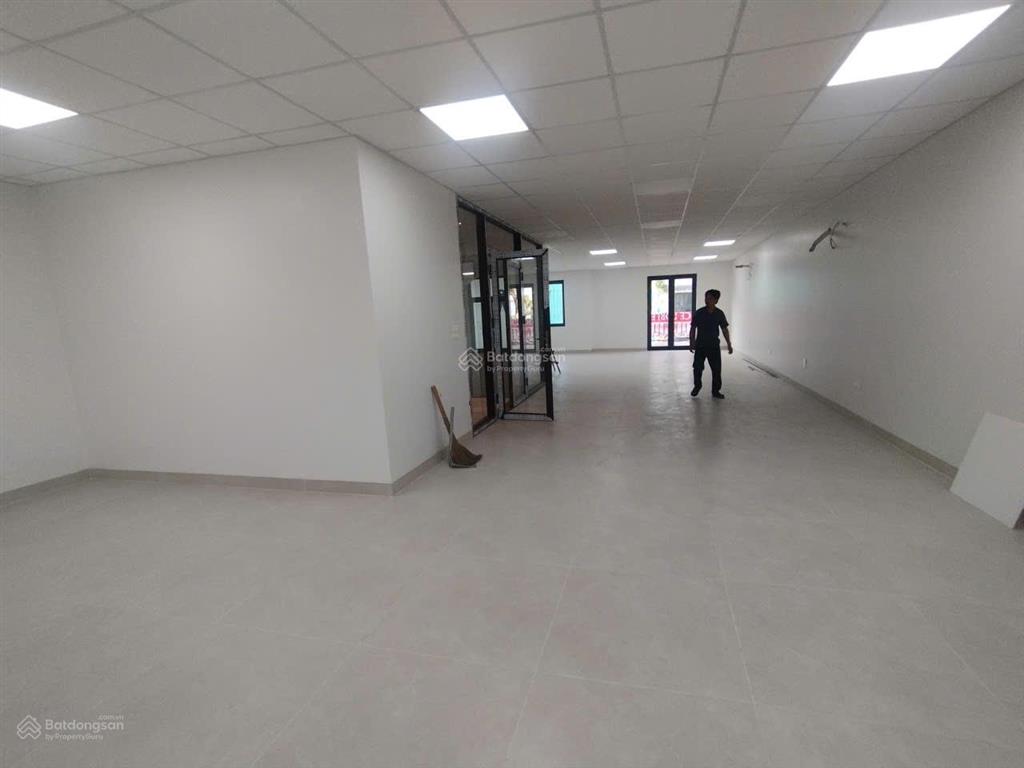 Cho thuê nhà kđt geleximco lê trọng, dương nội. dt 200m2, 4 tầng, thông sàn có thang máy. giá 55tr