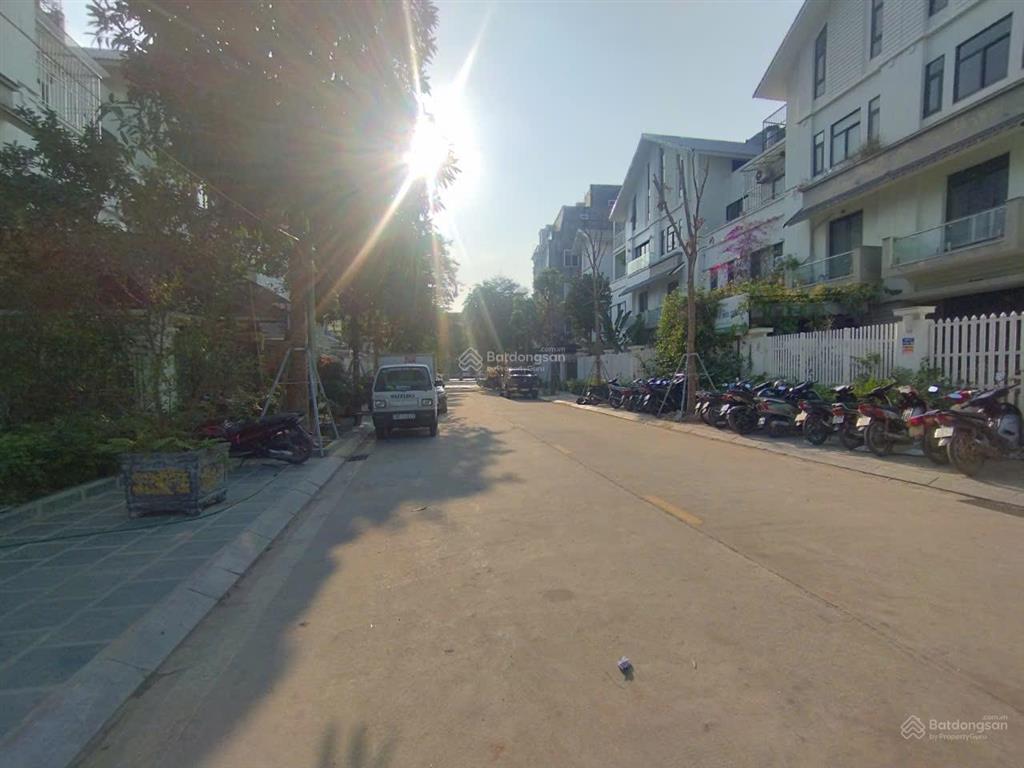 Cho thuê nhà kđt geleximco lê trọng, dương nội. dt 200m2, 4 tầng, thông sàn có thang máy. giá 55tr