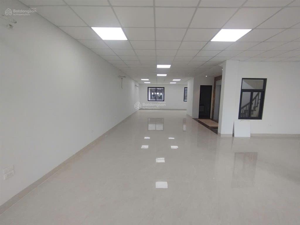 Cho thuê nhà kđt geleximco lê trọng, dương nội. dt 200m2, 4 tầng, thông sàn có thang máy. giá 55tr
