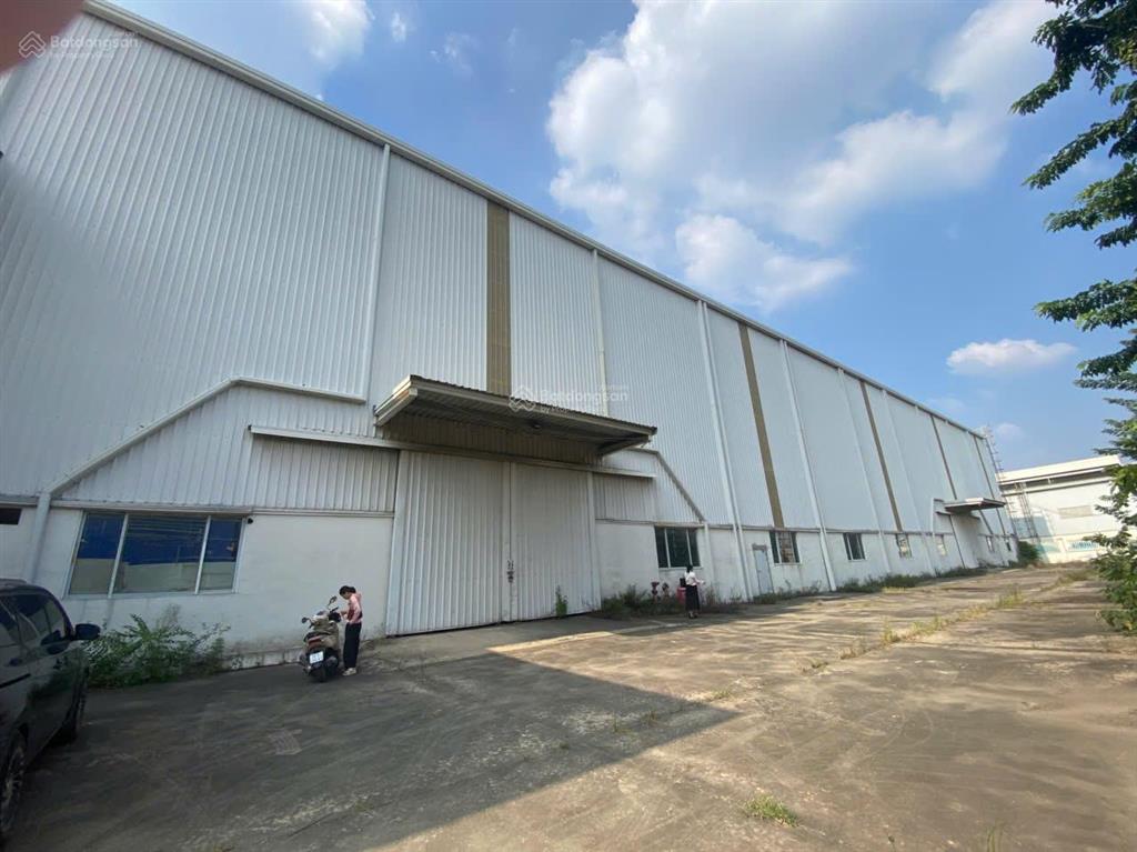 Cho thuê kho xã thắng lợi, thường tín. dt 5500m2, cao 11m, pccc tự động, công đỗ cửa. 100nghìn/m2