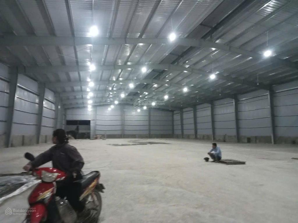 Cho thuê kho xã thắng lợi, thường tín. dt 5500m2, cao 11m, pccc tự động, công đỗ cửa. 100nghìn/m2