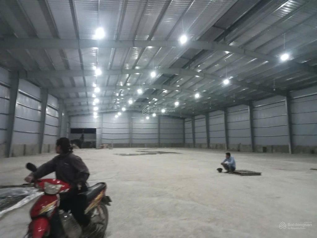 Cho thuê kho xã thắng lợi, thường tín. dt 5500m2, cao 11m, pccc tự động, công đỗ cửa. 100nghìn/m2