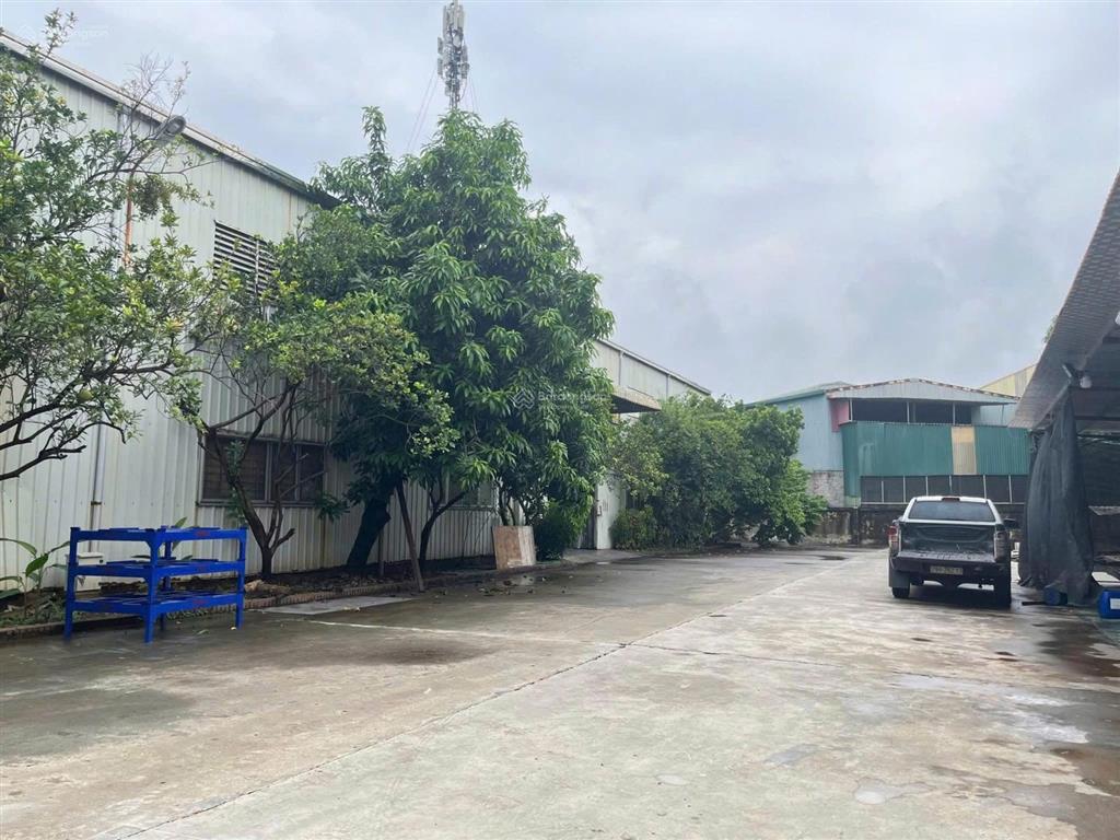 Cho thuê kho cụm cn phùng, đan phượng. dt 650m2, cao 8m, có điện 3fa, công đỗ cửa. 110 nghìn/m2/th