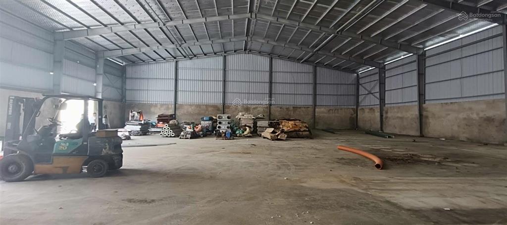 Cho thuê kho cụm cn phùng, đan phượng. dt 650m2, cao 8m, có điện 3fa, công đỗ cửa. 110 nghìn/m2/th