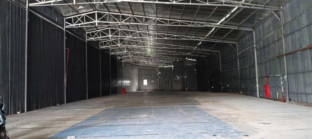 Cho thuê kho đường phú diễn, từ liêm, hn. dt 900m2, cao 7m, có điện 3fa, công đỗ cửa. giá 100k/m/th