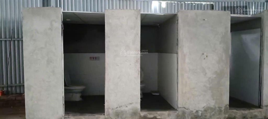 Cho thuê kho đường phú diễn, từ liêm, hn. dt 900m2, cao 7m, có điện 3fa, công đỗ cửa. giá 100k/m/th