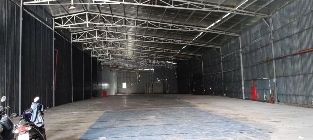 Cho thuê kho đường phú diễn, từ liêm, hn. dt 900m2, cao 7m, có điện 3fa, công đỗ cửa. giá 100k/m/th