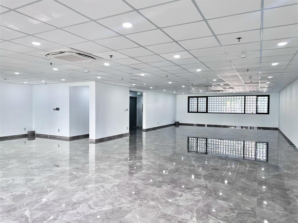 Cho thuê sàn tòa building khu 168 nguyễn xiển diện tích 160m2 giá 25tr view full kính