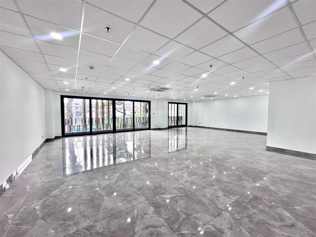 Cho thuê sàn tòa building khu 168 nguyễn xiển diện tích 160m2 giá 25tr view full kính