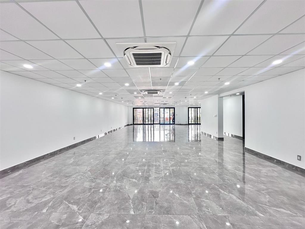 Cho thuê sàn tòa building khu 168 nguyễn xiển diện tích 160m2 giá 25tr view full kính