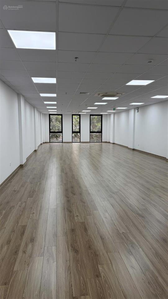Cho thuê văn phòng hoàng văn thái diện tích 110m2, giá 18tr/th view full kính
