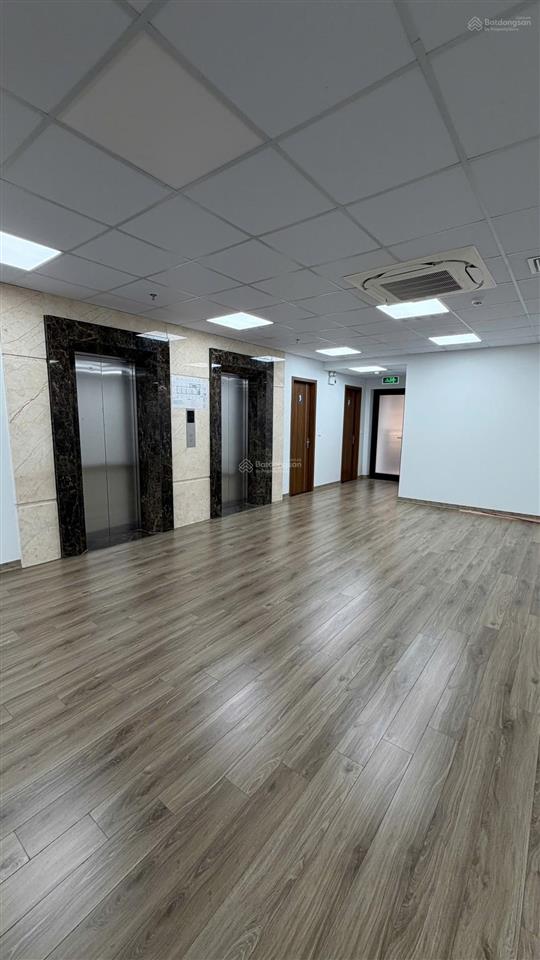 Cho thuê văn phòng hoàng văn thái diện tích 110m2, giá 18tr/th view full kính