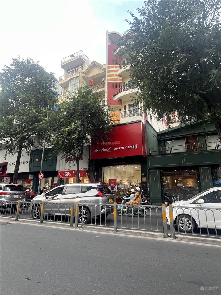 Cần tiền bán gấp!mặt tiền ba tháng hai q10.đối diện hà đô.giá chỉ hơn 40 tỷ