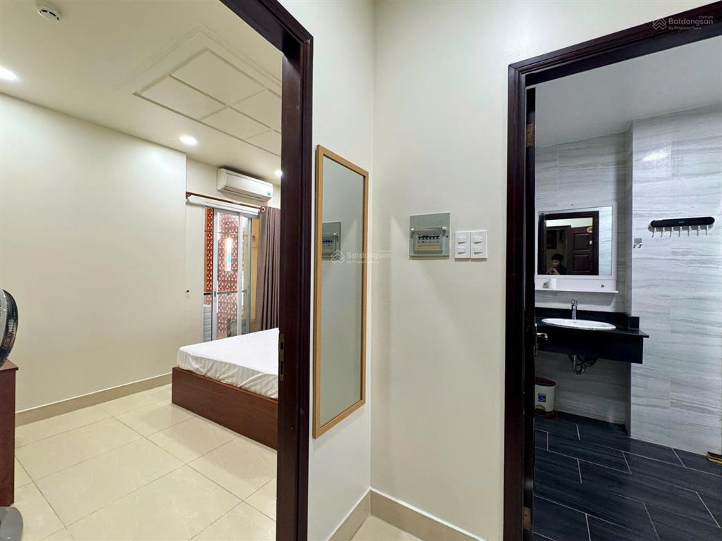 Căn hộ 1pn thang máy, ban công rộng 50m2 view bờ kè trường sa khu ẩm thực phan xích long, phú nhuận