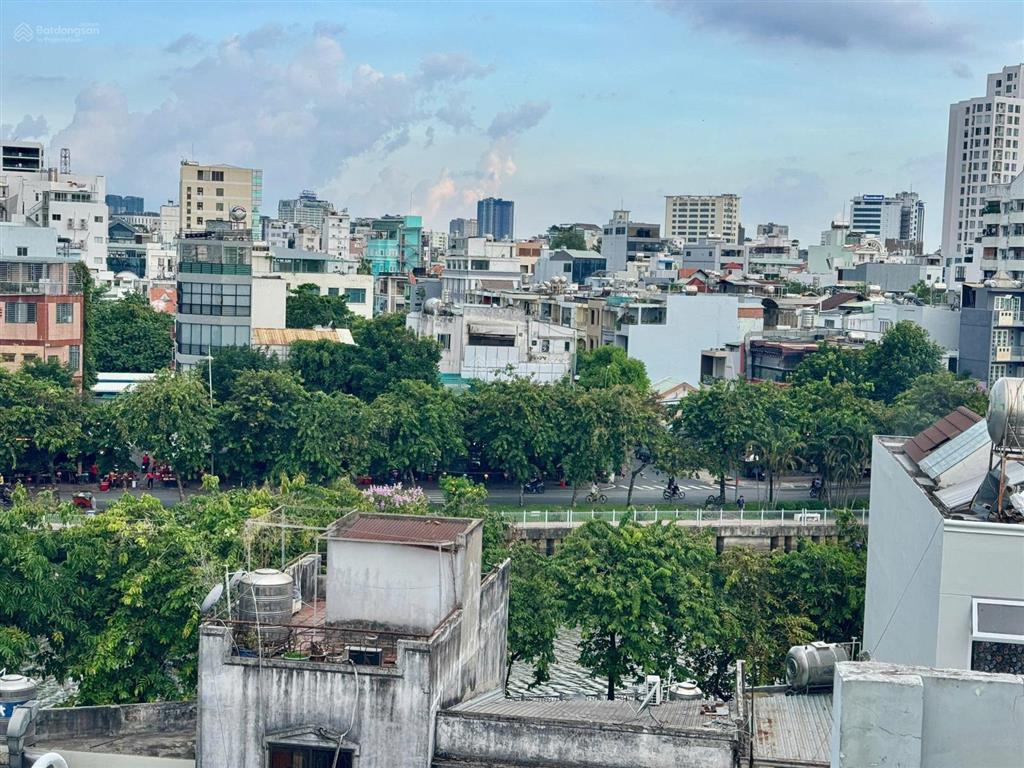 Căn hộ 1pn thang máy, ban công rộng 50m2 view bờ kè trường sa khu ẩm thực phan xích long, phú nhuận