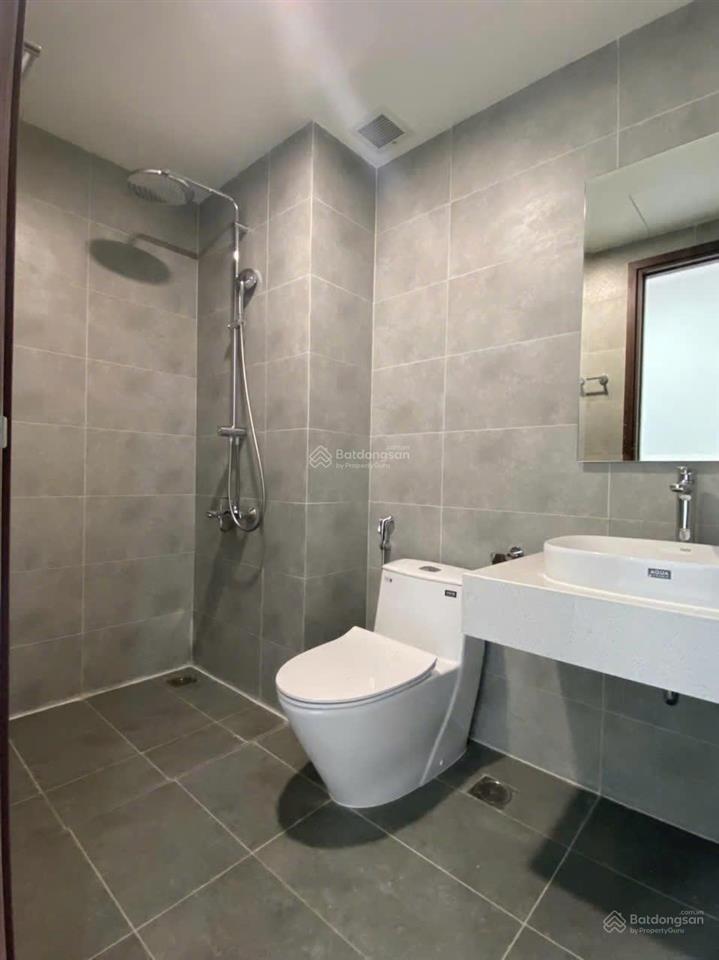 Cần tiền bán gấp căn hộ 35m2, nhà ntcb giá 2,4 tỷ bao thuế phí tại sunrise riverside. 0978 459 ***