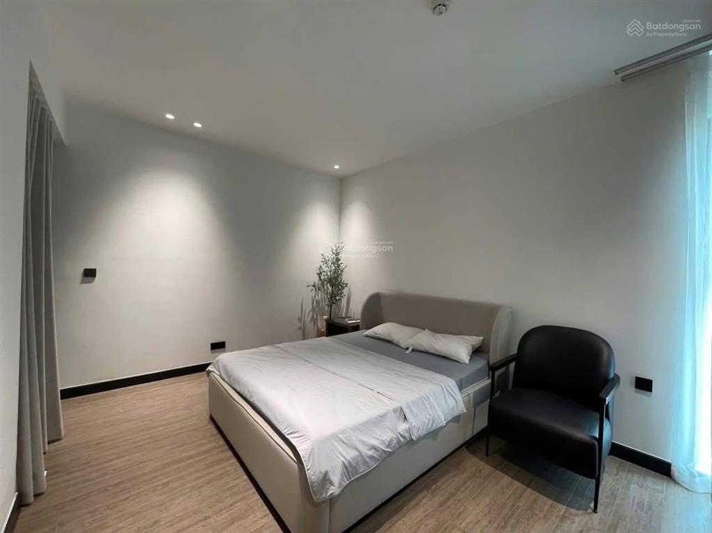 Bán căn hộ de la sol, 12,5 tỷ, 94m2, 2pn, 2wc, giá siêu tốt, view sôngđầu tư nội thất hơn 1tỷ