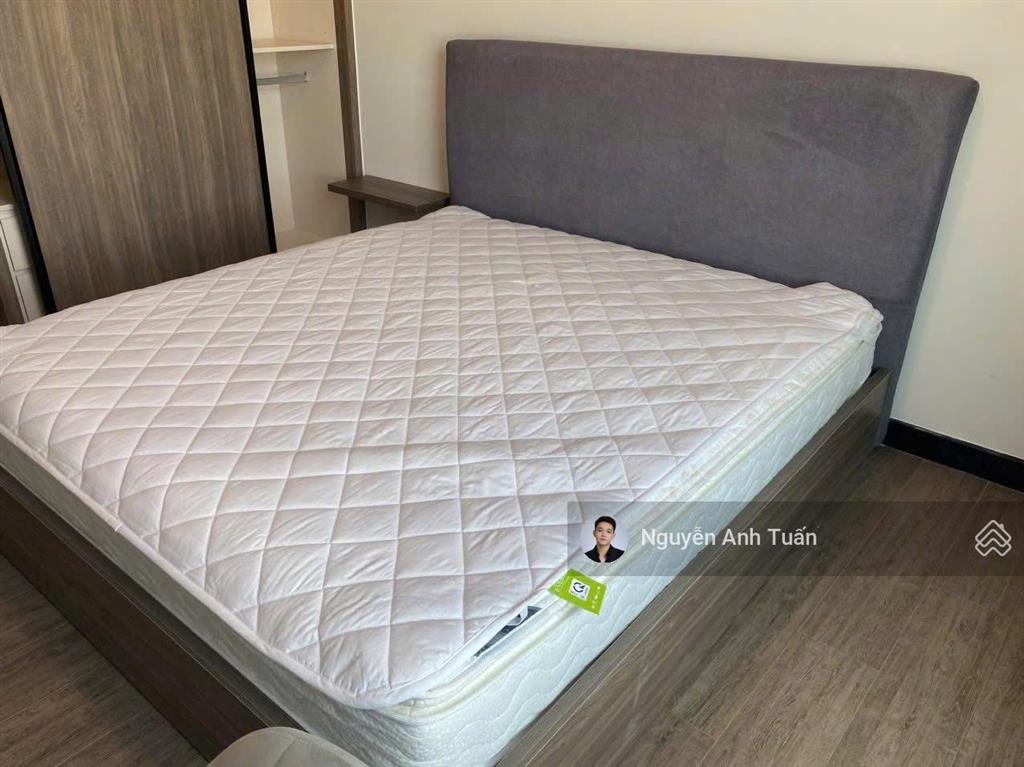 Cho thuê cc de la sol, 35 triệu vnd, 111m2, 3pn, 3wc, tầng cao view thoáng bitexco, nhà mới 100%