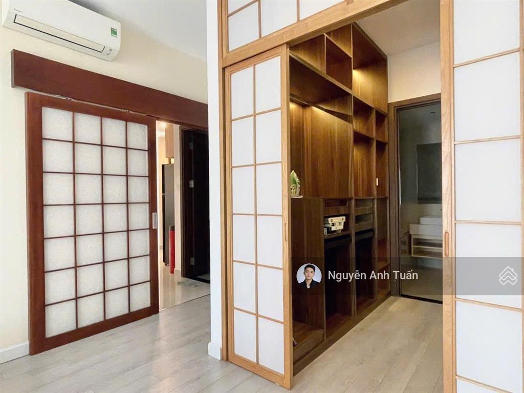 Cho thuê gấp cc 2pn, 2wc, 88m2 tại saigon royal residence, 28 triệu vnd  view sông, pháo hoa